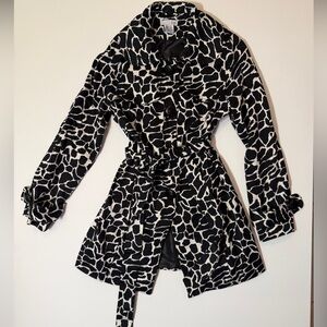 Luii Brand Black and White Giraffe Print Short Trench Coat